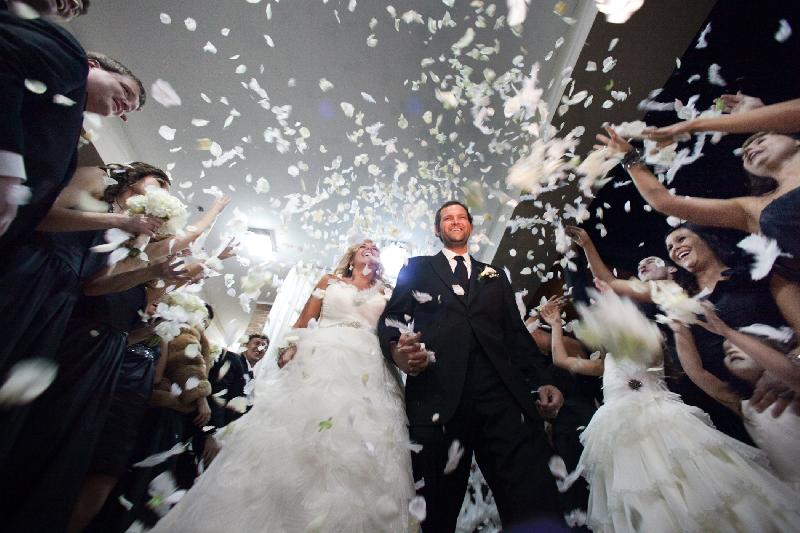 Jak fotograf ślubny projektuje albumy?