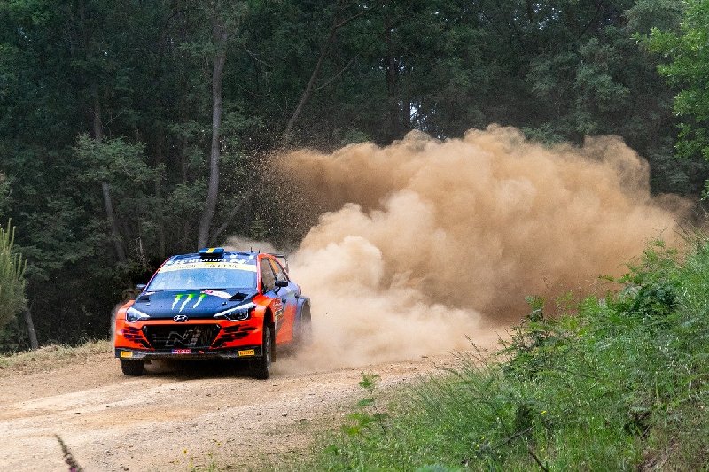 Kto nadaje się do rajdów samochodowych i quadowych?